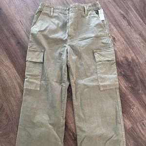 NWT GAP Loose Khaki Cargo Pants with Washewell